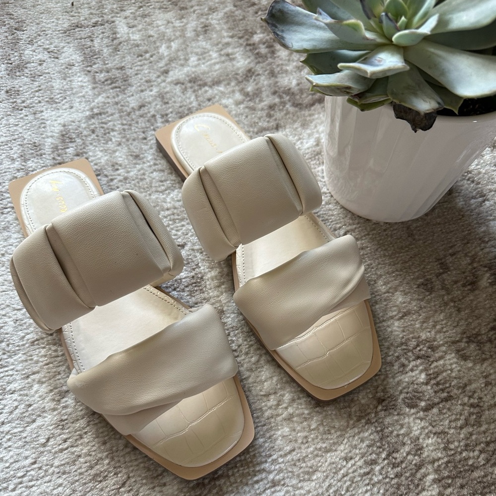 Sam Edelman Cream Sandals - Picture 2 of 5
